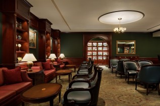 メインバー「エストマーレ」