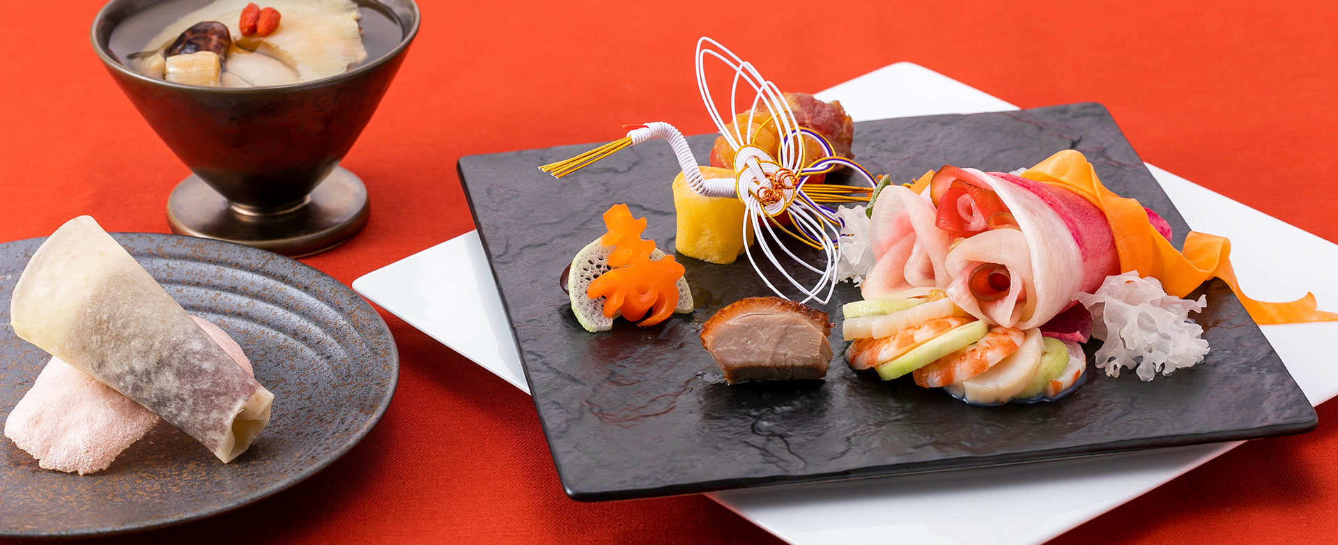 ホテルならではの優雅な空間で食材の旨みを最大限に活かした本格中国料理をご堪能ください。