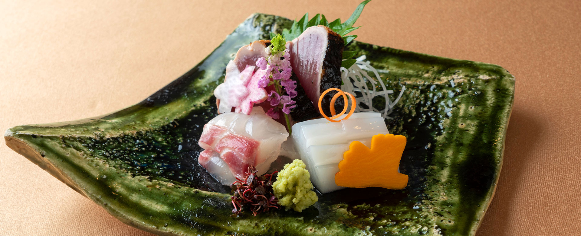 2つの料理のスタイルが楽しめる折衷料理。幅広い年代の方々にも喜ばれる料理をお楽しみください。