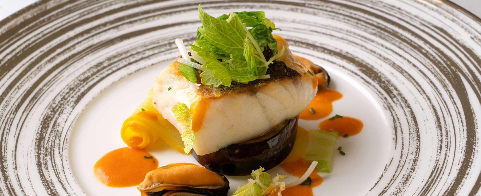 厳選した食材を使用し一品一品に想いをのせた芸術的な料理をご提供いたします。シェフ渾身の料理をご堪能ください。