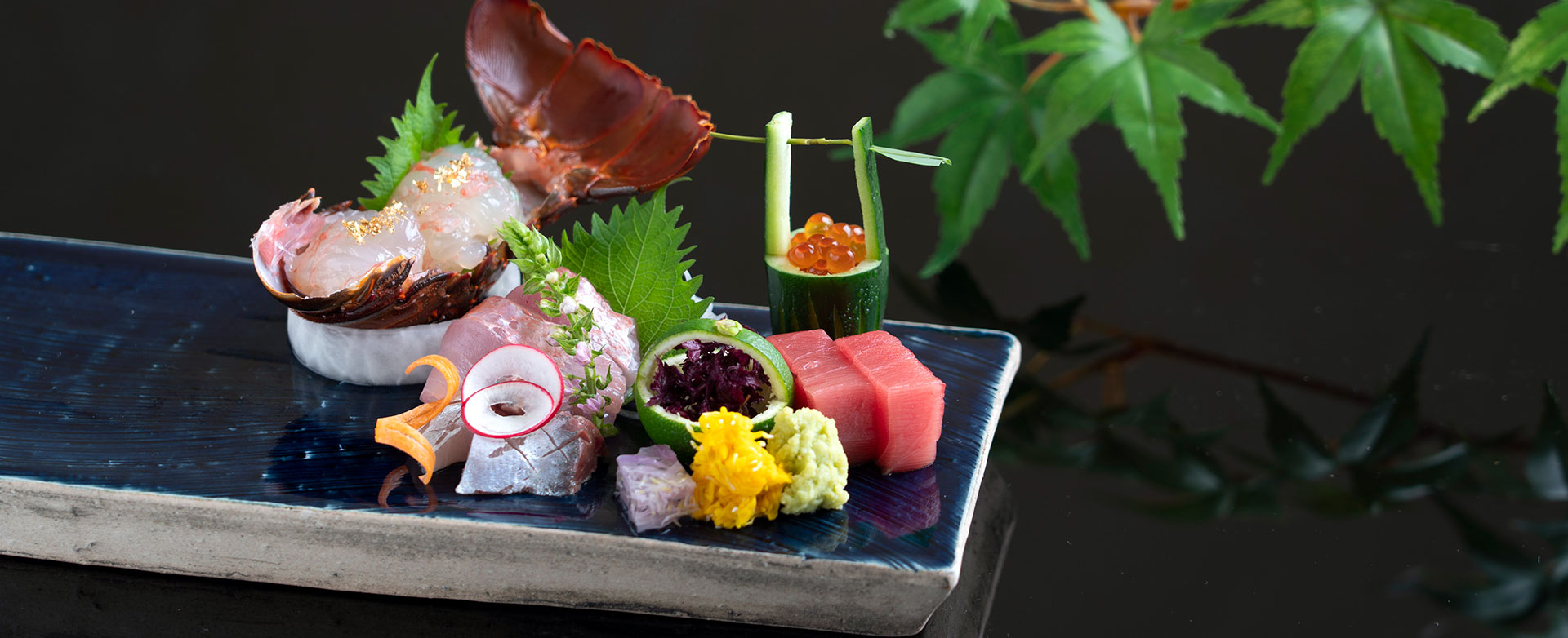 季節の食材をふんだんに使用したシェフの技が光る芸術的な本格日本料理をご堪能ください。