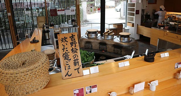 炊きたてのごはんが一番のごちそう！「竈」