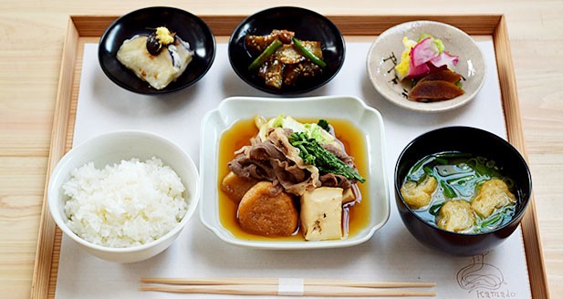 炊きたてのごはんが一番のごちそう！「竈」