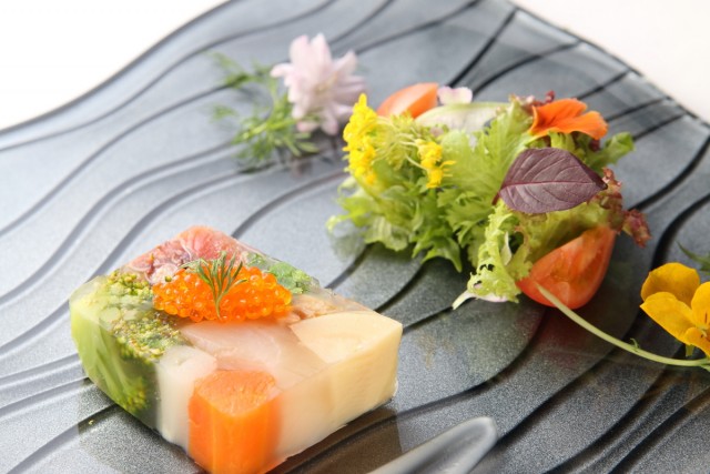 リノベーションした土蔵で堪能するフランス料理