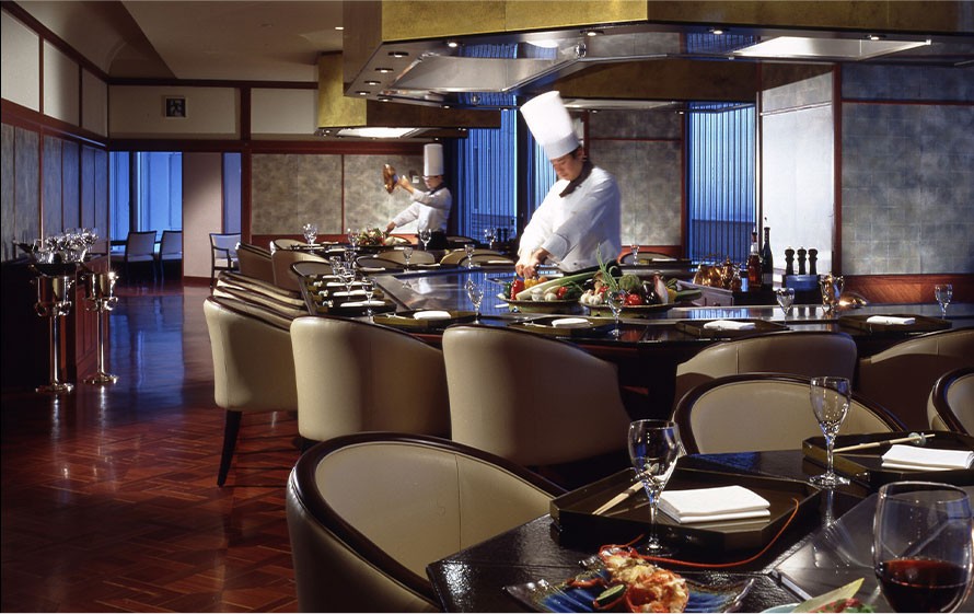 観光のあとは鉄板焼那古亭で厳選食材のディナーを堪能