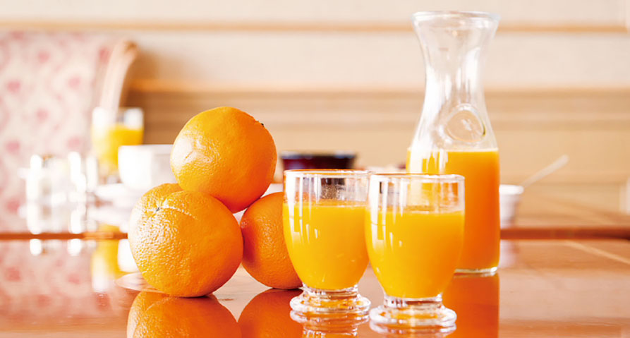 贅沢な生絞りオレンジジュース