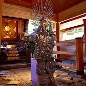 72のパーツからなる精巧な甲冑