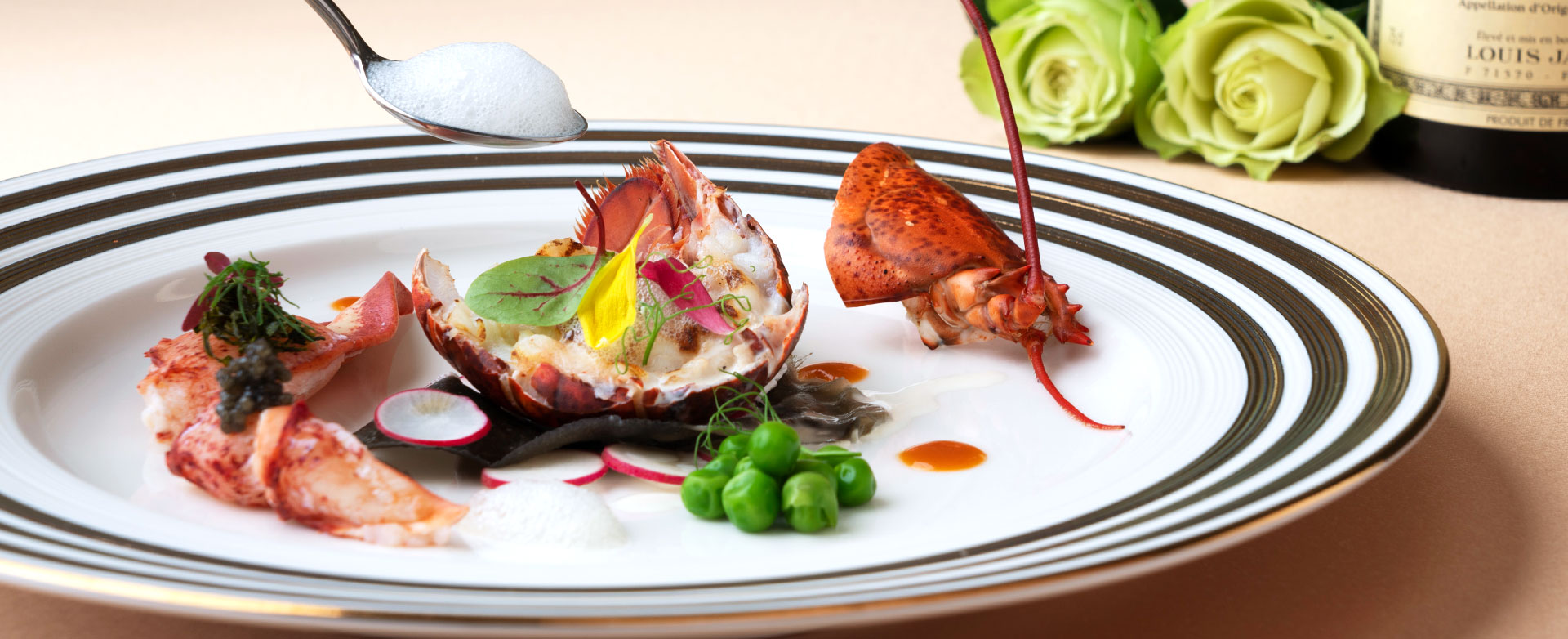 厳選した食材を使用し一品一品に想いをのせた芸術的な料理をご提供いたします。シェフ渾身の料理をご堪能ください。