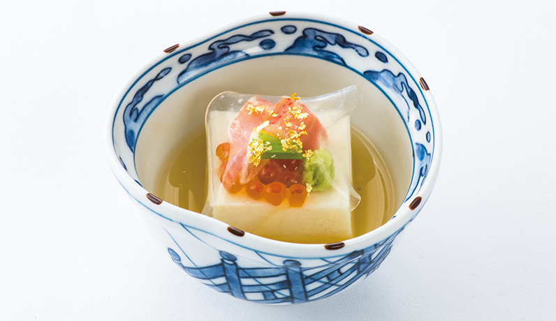 白流し（いくら、蟹、レモン、山葵、青味）金箔のし掛け 美味出汁