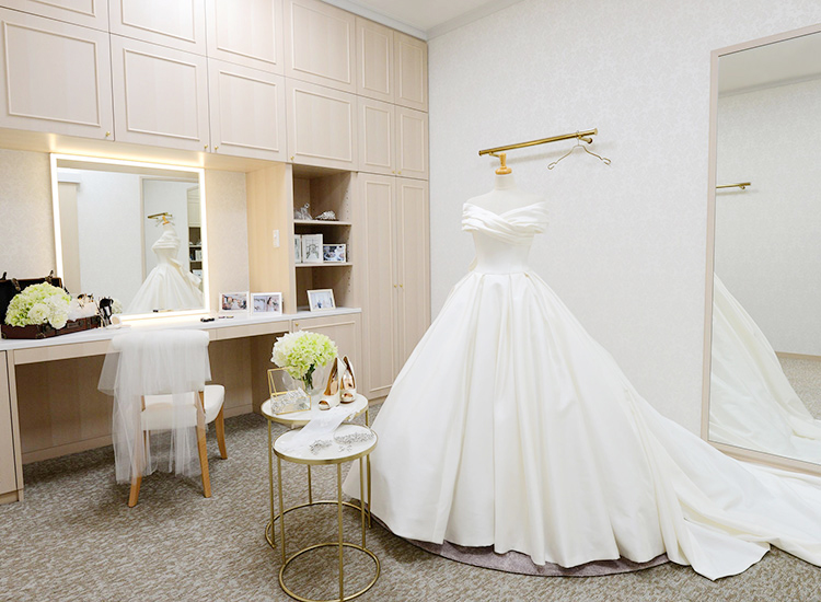 BRIDE’S SALON