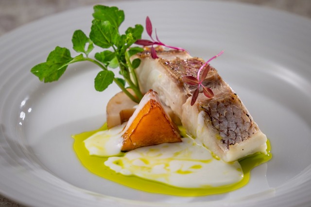 ランチ限定 静岡県産真鯛のヴァプール 柚子胡椒風味のクリームソース