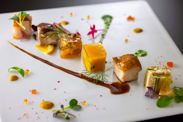 五感を旅するディナーコース（クリスマススペシャルディナーコース）￥16,000　※写真はイメージです。