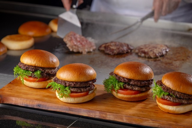 シェフのデモンストレーション アソシアバーガー