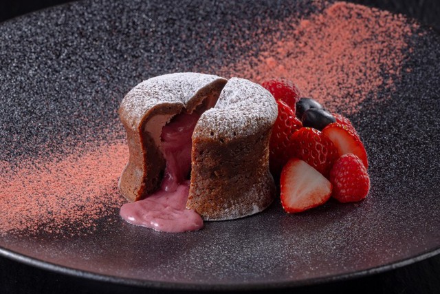 静岡県産紅ほっぺとルビーチョコレートのフォンダ ンショコラ