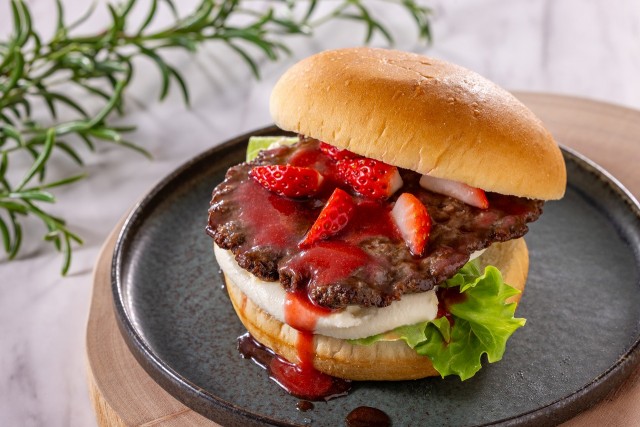 甘味と香りが広がる紅ほっぺの新感覚バーガー