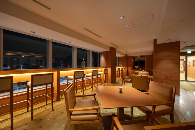 ラウンジ店内　窓側