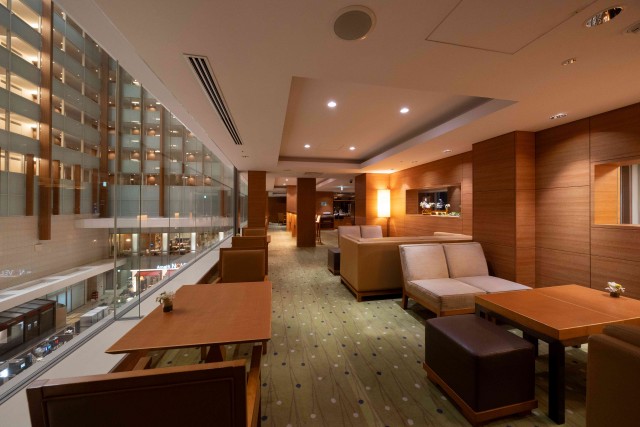 ラウンジ店内　アトリウム側