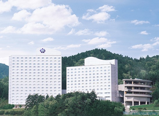 ホテルアソシア高山リゾートから車と徒歩で高山の市街地まで移動