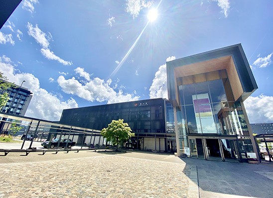 高山駅前の市街地から出発