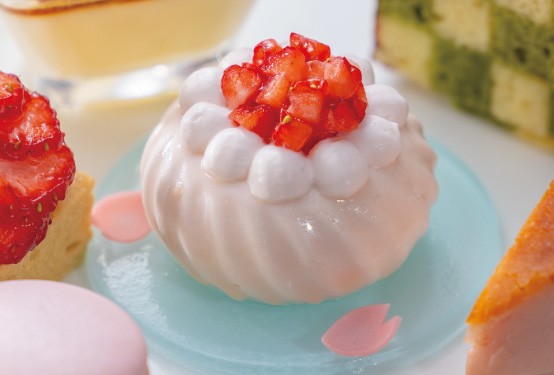 桜と抹茶のムース　花筏仕立て