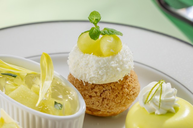 メロンとココナツのシュークリーム