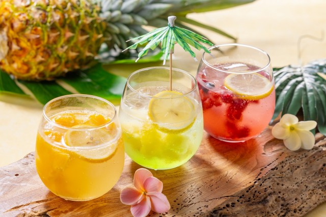 ＋￥2,000のアルコール飲み放題でトロピカルカクテルがご堪能いただけます