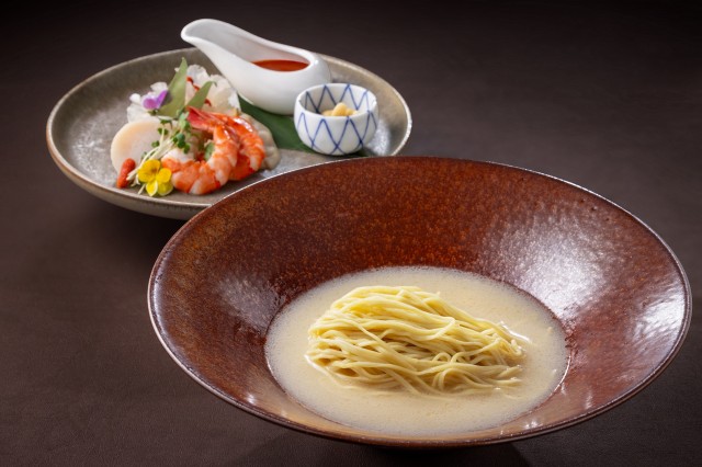 白紅鴛鴦冷麺(はくこうえんおう) ¥2,600