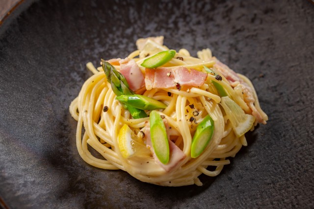 【ランチ限定】アスパラとベーコンのレモンカルボナーラ