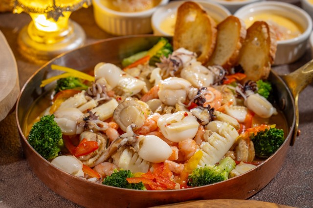 シーフードのスパニッシュアヒージョ