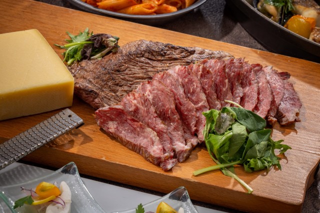 肉のプロ 料理長森本のスペシャリテ 牛肉のタリアータ