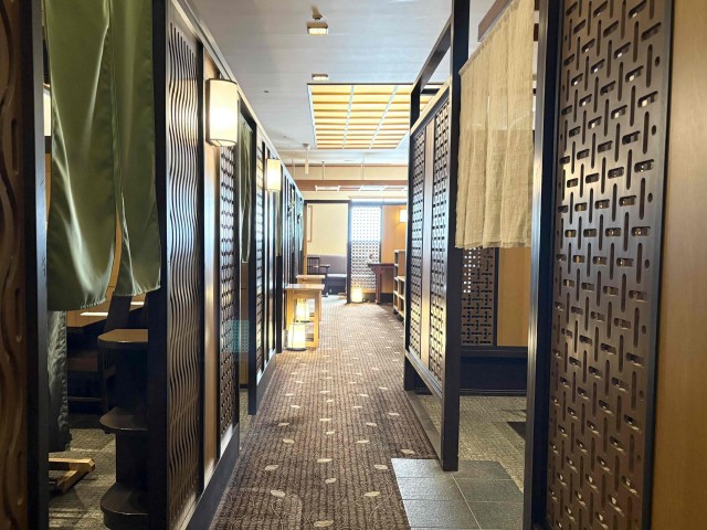 テーブル席通路