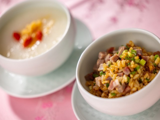 お食事は、お粥または炒飯からチョイス