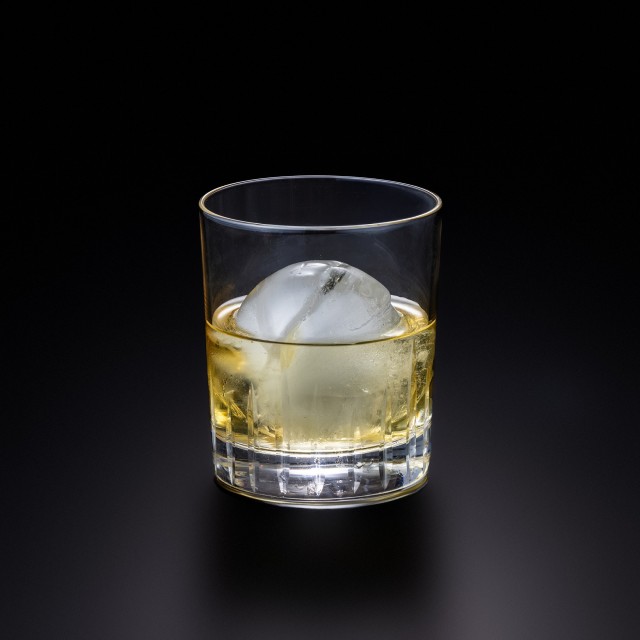 桜チップを使ったスモークウィスキー ¥1,400